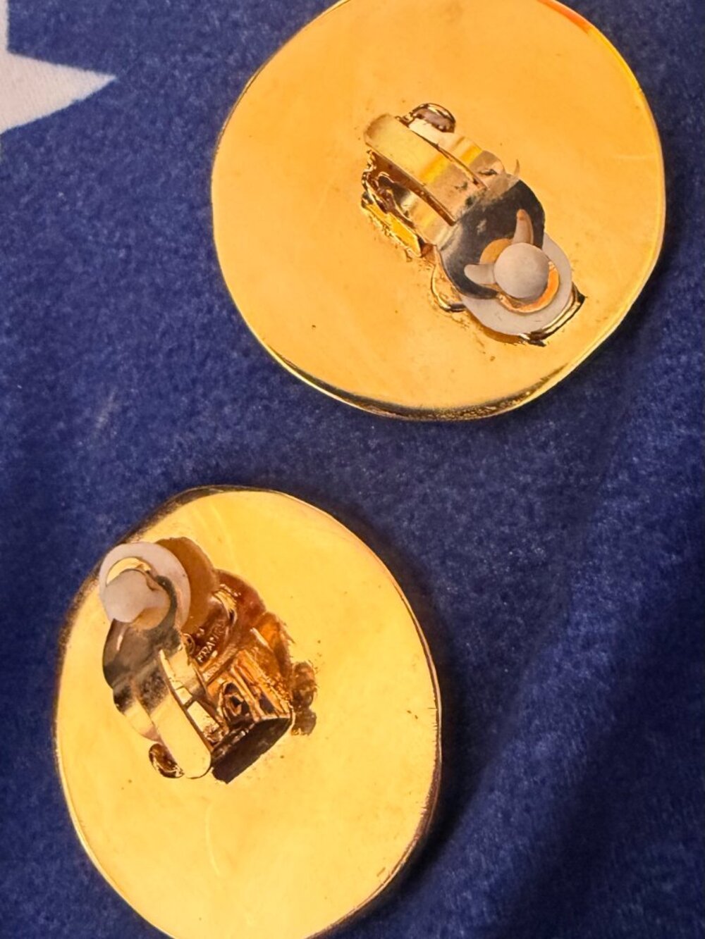 CHANEL VINTAGE AUTHENTIC DISH PLATE CLIP-ON EARRINGS - Picture 6 of 8